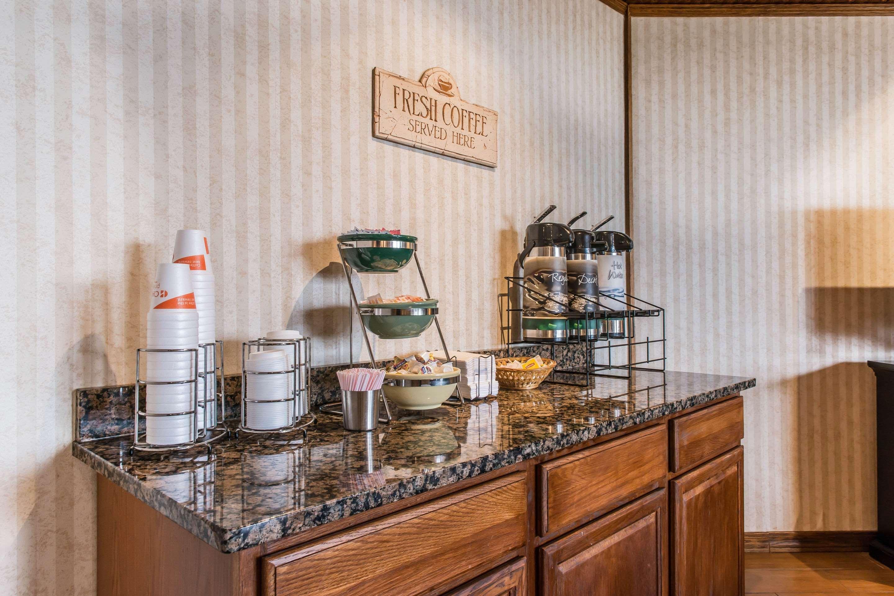 Quality Inn Hermitage Екстериор снимка